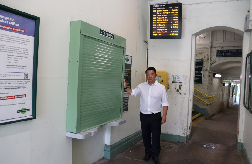 Alan Mak MP opposes ticket office closures.