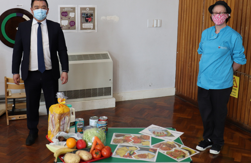 Local MP Alan Mak visited St. Alban’s Primary School in West Leigh to see how Government funding has provided meals for local pupils.