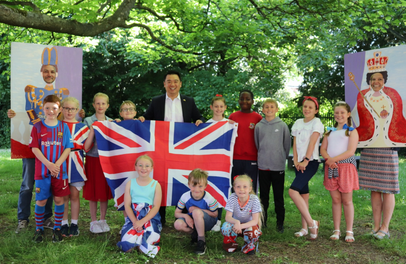 Local MP Alan Mak presented the school council at Bosmere Junior School with a Union Flag for their Jubilee Party.