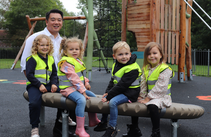 Local MP Alan Mak welcomes £85,000 of Government funding to refurbish Springwood Avenue Play Area next to Springwood Community Centre 