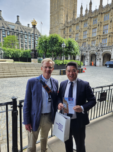 Local MP Alan Mak with Reverend Andrew Sheard outside Parliament 