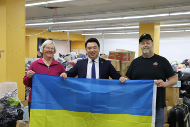 Local MP Alan Mak met with Wayne Keeping and volunteers at the Meridian Centre, where Stella’s Voice has been collecting goods and materials to be sent to Ukraine.