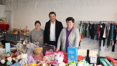 Local MP Alan Mak visits new Mrs Claus Curiosity Shop raising funds for Leigh Park's Christmas Grotto