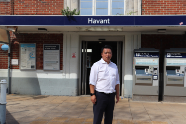 Alan Mak MP at Havant Station.